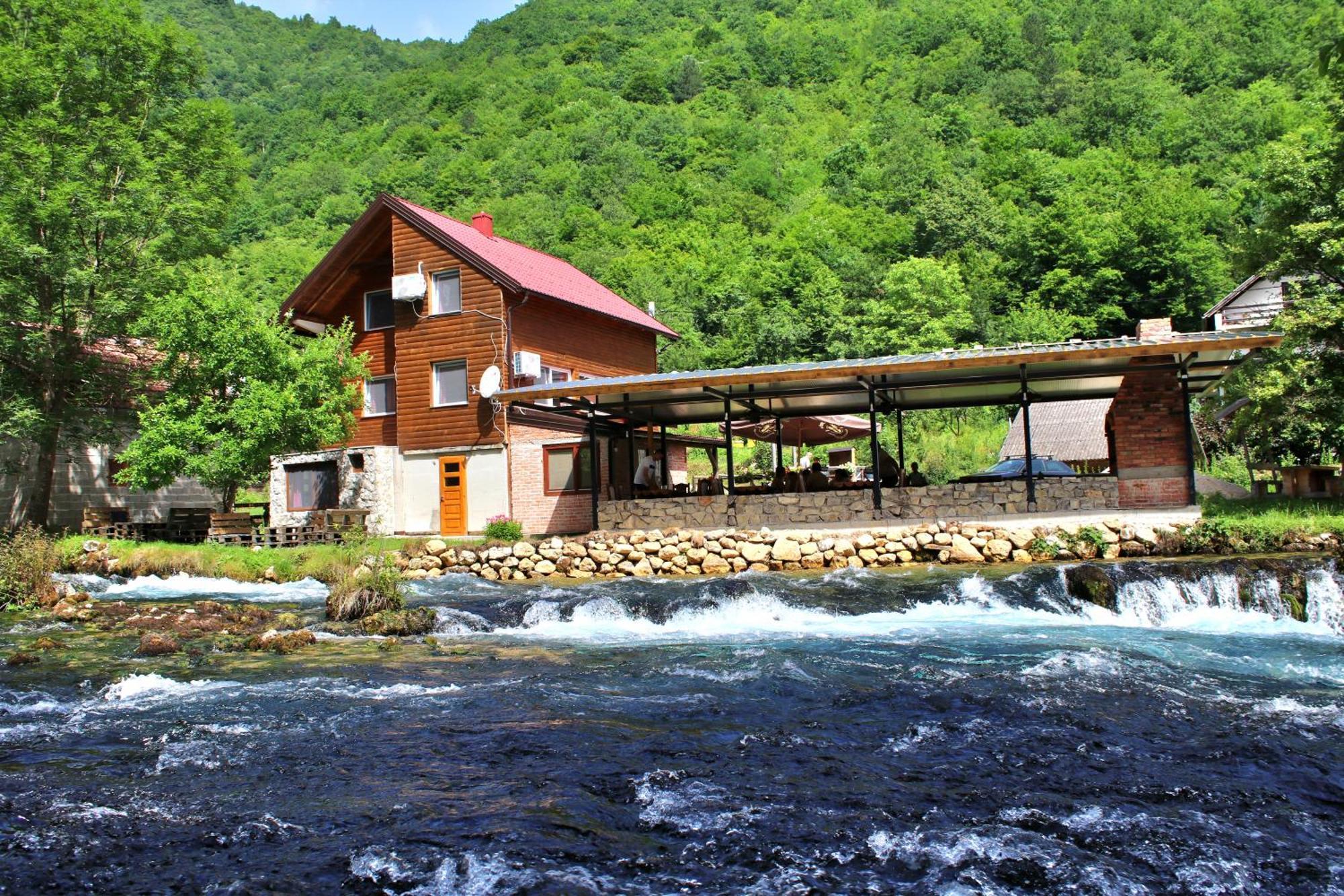 Domacinstvo Na Kraju Svijeta Guest House Sipovo Exterior photo