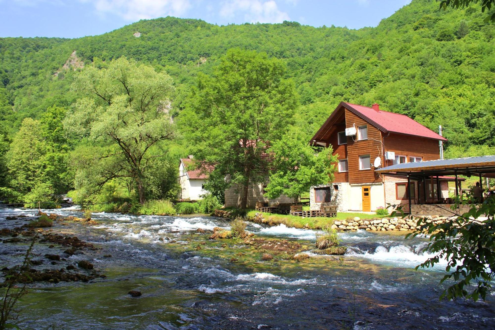 Domacinstvo Na Kraju Svijeta Guest House Sipovo Exterior photo