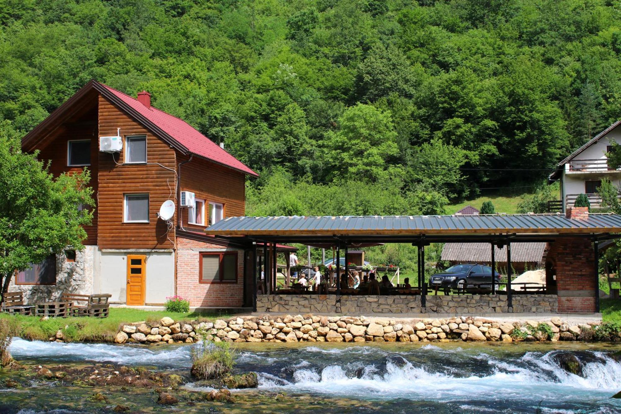 Domacinstvo Na Kraju Svijeta Guest House Sipovo Exterior photo
